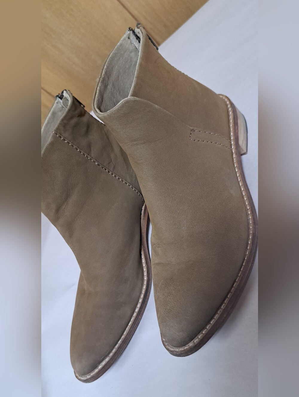 FREE PEOPLE Century Flat Booties Green  Taupe 37---sz 7 Leather Zip Back